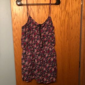 Floral romper with zipper
